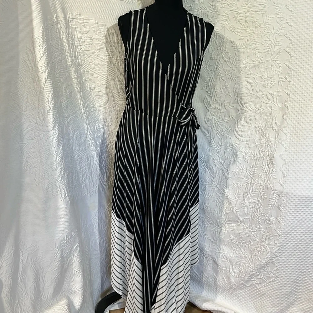 Wrapper maxi dress, size medium‎